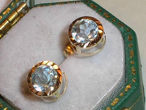 ***R5500***~~ BEAUTIFUL 9CT GOLD BLUE TOPAZ STUD EARRINGS ~~