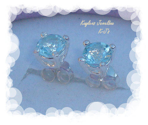 ***R799***EXQUISITE: PRETTY 925 STERLING SILVER BLUE TOPAZ STUD EARRINGS!!
