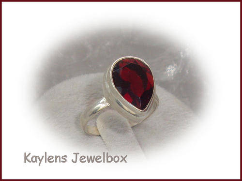 ***R2599***EXQUISITE!!! 925 STERLING SILVER TEARDROP CUT GARNET RING#9