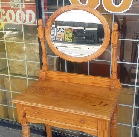 A FABULOUS  ONE DRAWER DRESSING TABLE ( COLLECTION EDENVALE JHB )
