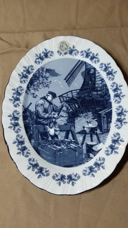 DELFT HOLLAND SPECIAL LIMITED COLLECTORS EDITION THE OLD CLOG MAKER SERIE 2717 OVAL  PLATE