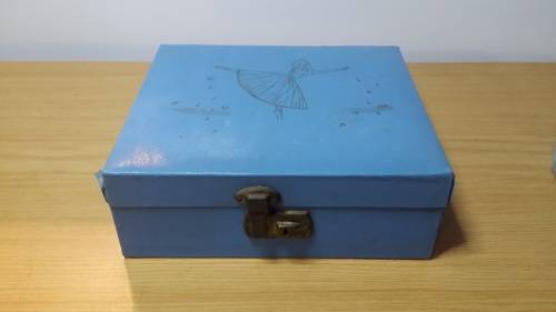 VINTAGE BLUE JEWELERY CASE