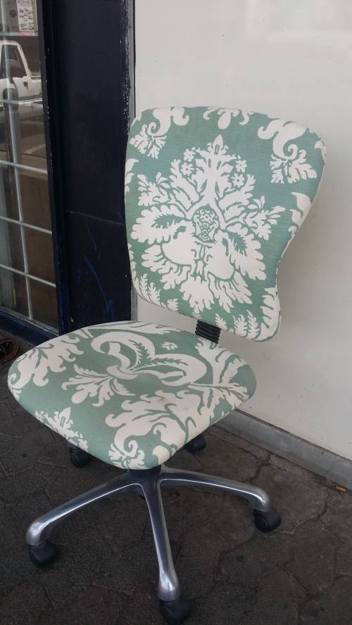 TYPIST CHAIR ON CASTERS  /  BUYER MUST COLLECT EDENVALE JHB