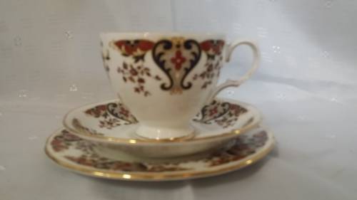 COLCLOUGH ENGLAND TRIO CUP , SAUCER , SIDE PLATE