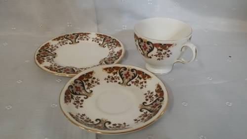COLCLOUGH ENGLAND TRIO CUP , SAUCER , SIDE PLATE