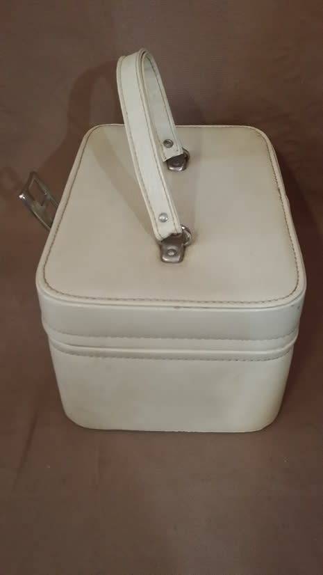VINTAGE VANITY CASE