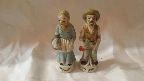 PAIR OF  FIGURINES ORNAMENT