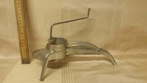 VINTAGE MANUAL GRATER