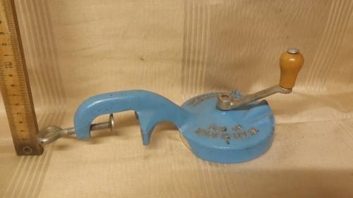 VINTAGE SPONG & CO ENGLAND BEAN SLICER