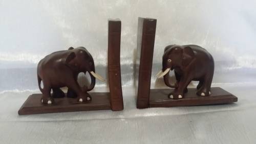 WOODEN BOOKENDS ELEPHANTS HAND CARVED POLISHED  16 CM X 12 CM