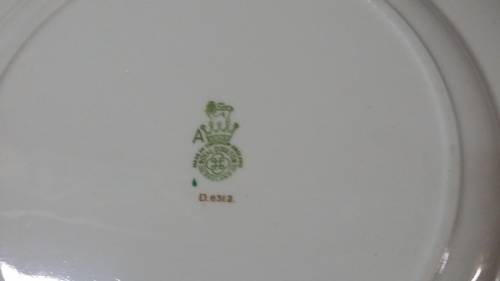 ROYAL DOULTON   DISLAY PLATE 26 CM