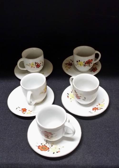 FIVE DEMITASSE CUPS AND SAUCERS