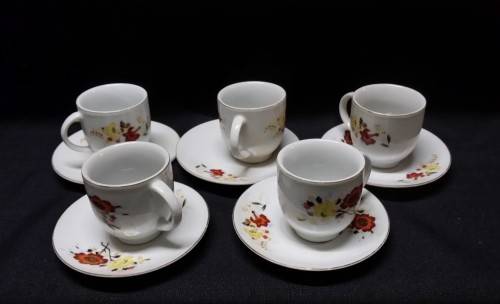 FIVE DEMITASSE CUPS AND SAUCERS