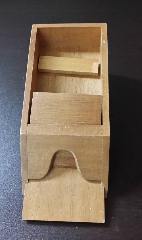 PLAYING CARDS DEALER BOX