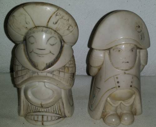 TWO ORIENTAL FIGURINES 9 CM