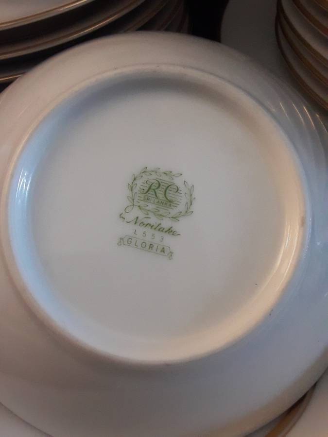 Noritake Gloria Dinner Set and Tea with Gold Trim  Set 56 piece