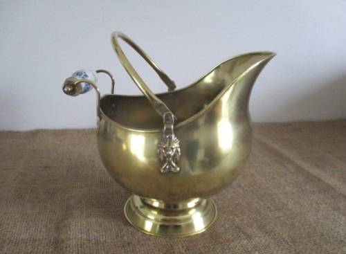 Lite Up Your Fireplace........  Cute And Beautiful Vintage Brass Coal Scuttle
