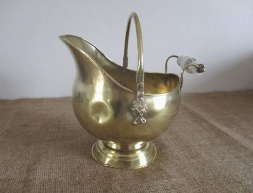 Lite Up Your Fireplace........  Cute And Beautiful Vintage Brass Coal Scuttle