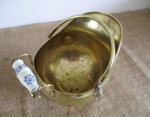 Lite Up Your Fireplace........  Cute And Beautiful Vintage Brass Coal Scuttle