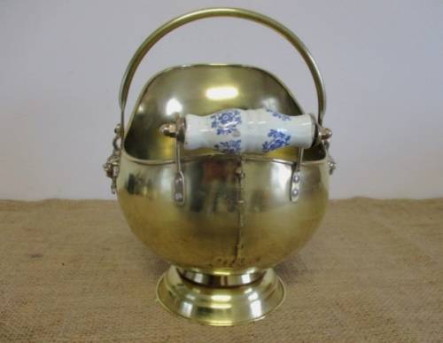 Lite Up Your Fireplace........  Cute And Beautiful Vintage Brass Coal Scuttle