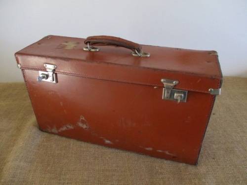Up And Away        Antique/Vintage Genuine Leather Pilot Bag With Keys