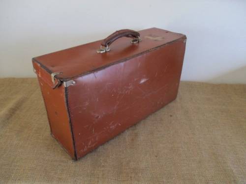 Up And Away        Antique/Vintage Genuine Leather Pilot Bag With Keys