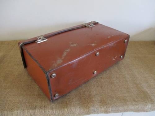 Up And Away        Antique/Vintage Genuine Leather Pilot Bag With Keys