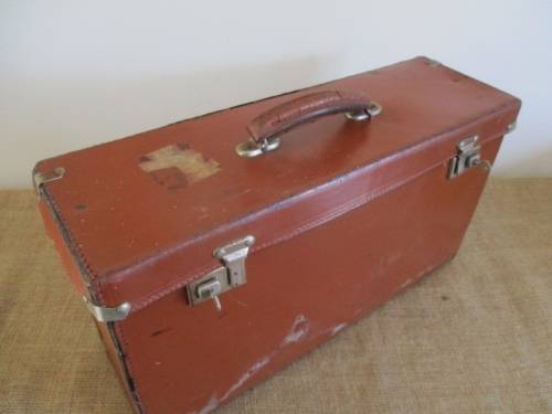 Up And Away        Antique/Vintage Genuine Leather Pilot Bag With Keys