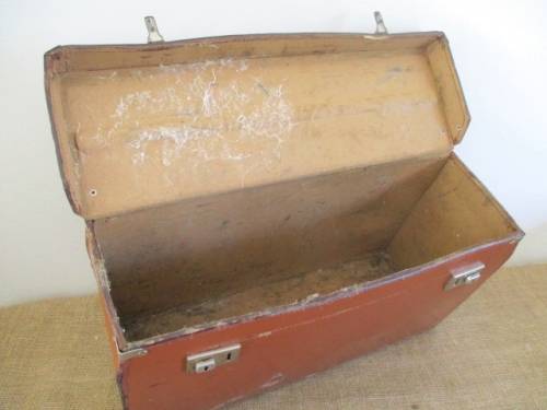 Up And Away        Antique/Vintage Genuine Leather Pilot Bag With Keys