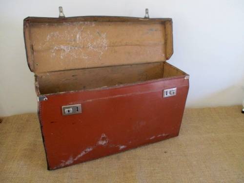 Up And Away        Antique/Vintage Genuine Leather Pilot Bag With Keys