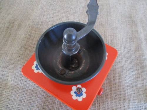 A Cheerful Vintage Wooden And Metal Robert Zassenhaus Coffee Grinder    Made In Germany