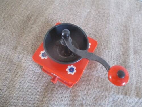 A Cheerful Vintage Wooden And Metal Robert Zassenhaus Coffee Grinder    Made In Germany