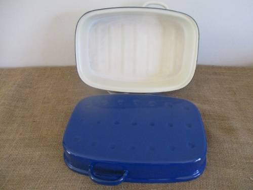 A Very Beautiful Vintage Old Fashioned Enamel Roasting Pan With Even Beautiful Floral Patterns