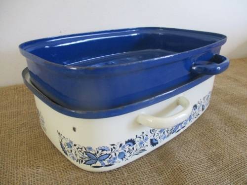 A Very Beautiful Vintage Old Fashioned Enamel Roasting Pan With Even Beautiful Floral Patterns