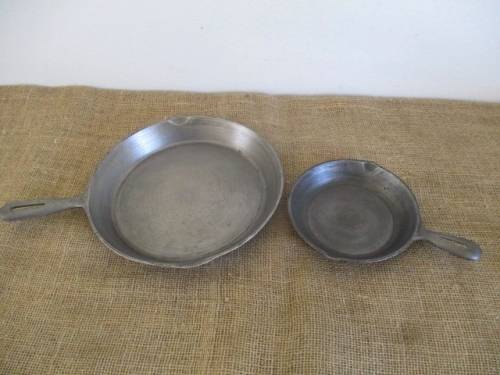 Two Beautiful And Very Nice Vintage Taiwan Cast Iron Frying Skillets     Numbers 3 & 1 YL