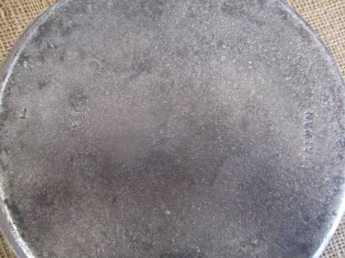 Two Beautiful And Very Nice Vintage Taiwan Cast Iron Frying Skillets     Numbers 3 & 1 YL