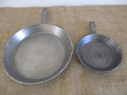 Two Beautiful And Very Nice Vintage Taiwan Cast Iron Frying Skillets     Numbers 3 & 1 YL