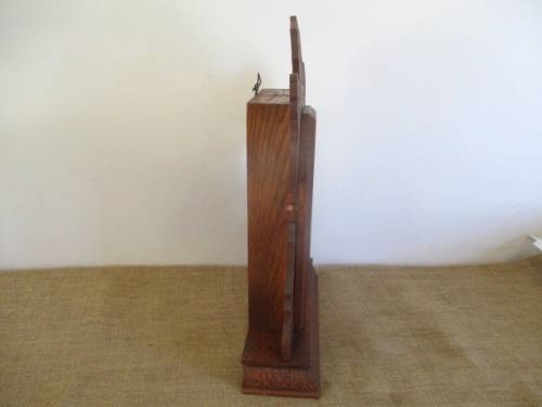 Very Collectable Antique Ingraham 8 Day Gingerhead Chiming Wind-Up Mantel Clock With Key   1800's