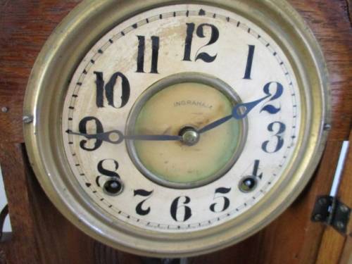 Very Collectable Antique Ingraham 8 Day Gingerhead Chiming Wind-Up Mantel Clock With Key   1800's