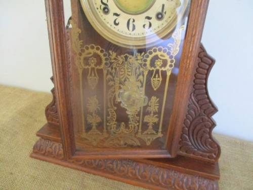 Very Collectable Antique Ingraham 8 Day Gingerhead Chiming Wind-Up Mantel Clock With Key   1800's