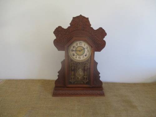 Very Collectable Antique Ingraham 8 Day Gingerhead Chiming Wind-Up Mantel Clock With Key   1800's