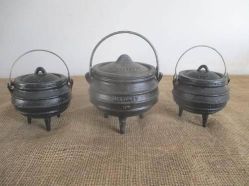 Indispensable At The Braai !!! Three Cute 3 Legged Cast Iron Pots Consisting Of 1x1/4 & 2x 1/8 Pots