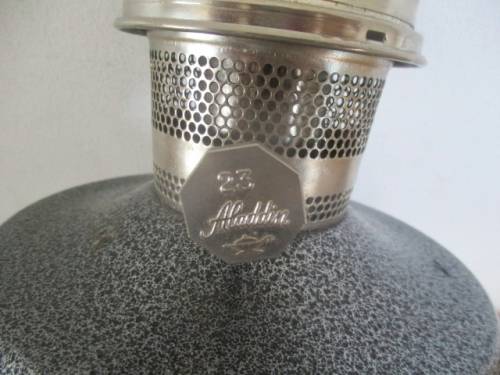 Beautiful Vintage Aladdin Model 23 Heelless Oil Lamp With Chimney   US Patent 3551086    2000 - 2015