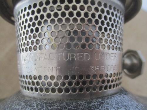 Beautiful Vintage Aladdin Model 23 Heelless Oil Lamp With Chimney   US Patent 3551086    2000 - 2015