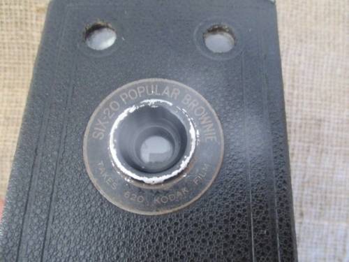 Antique Kodak Six-20 Popular Brownie Box Camera        1937 - 1938