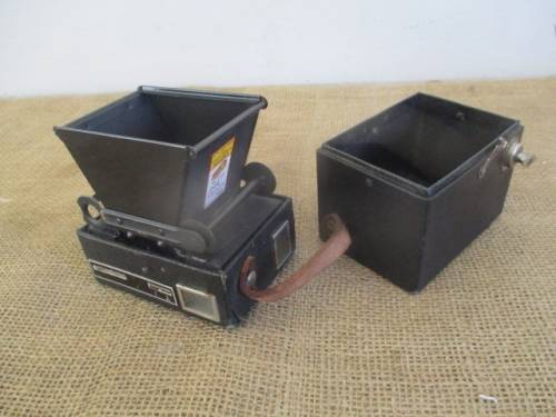 Antique Kodak Six-20 Popular Brownie Box Camera        1937 - 1938