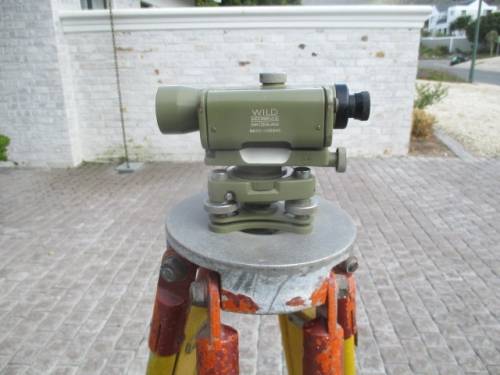 Complete Vintage Wild Heerbrugg NK10 - 105945 Switzerland Dumpy Level On Original Wooden Tripod