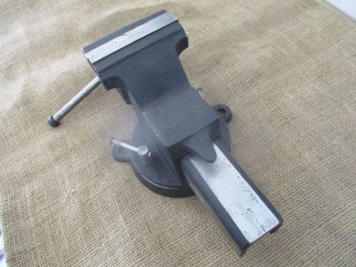Beautiful Heavy Duty Workshop Bench Vise With Swivel Base