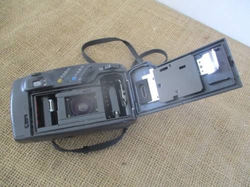 Vintage Pentax Zoom 105-R Camera               1990