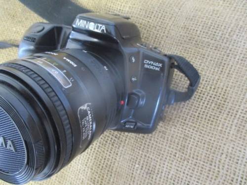 Bid for Quintun only - Very Nice Vintage Minolta Dynax 500si Camera    1994
